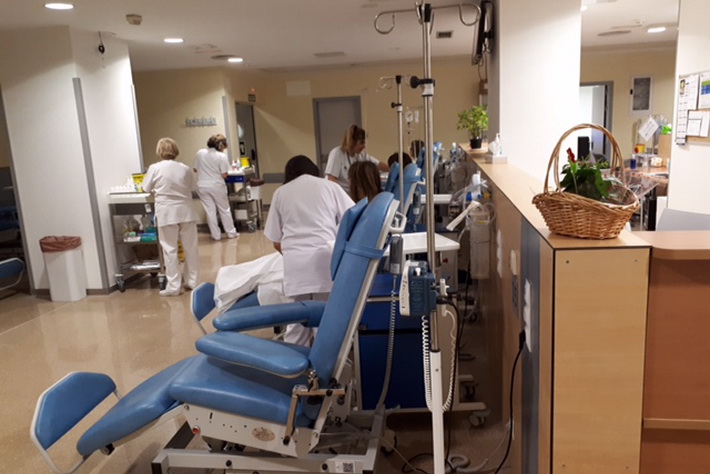 Salud cumple con el cronograma de extensión del programa de cribado de cáncer de colon y empieza el envío de cartas a la población